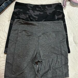 2 pack Avis biker shorts size large. Camo and gray